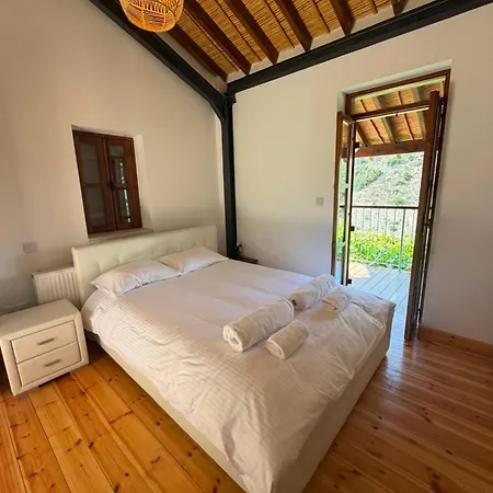 Hazel Boutique Apartahotel 3*